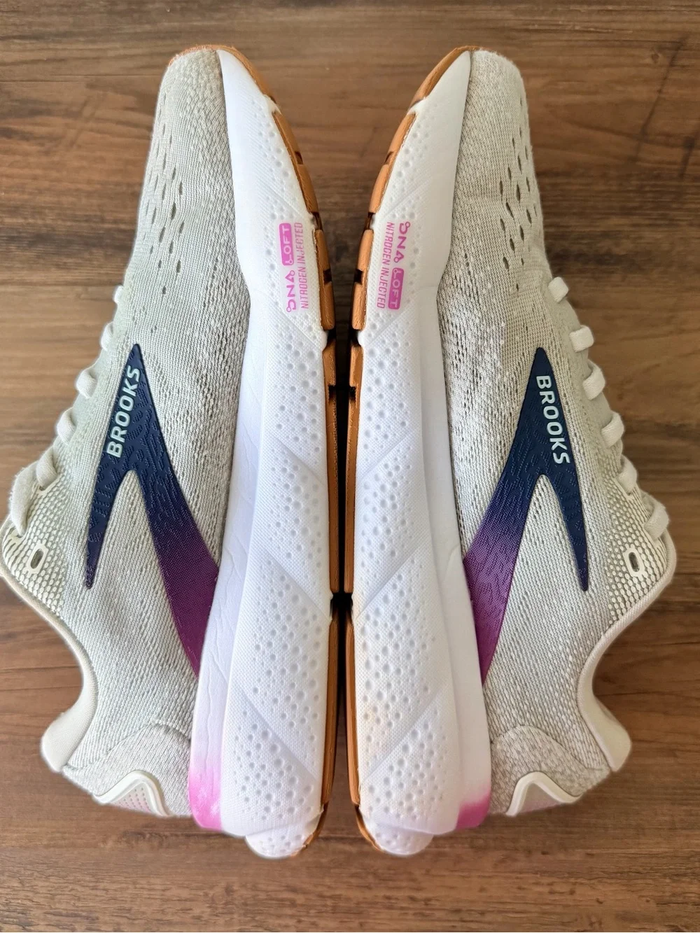Brooks Womens Ghost 16 in White/Gray/Blue/Pink (7.5 Medium-B) Great Condition